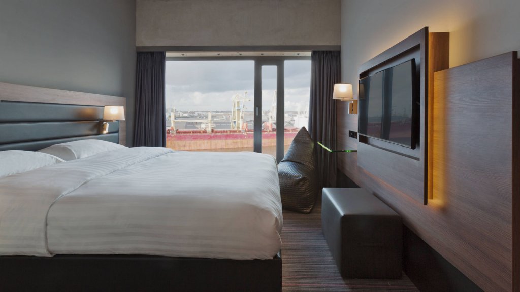 Фото Moxy Amsterdam Houthavens