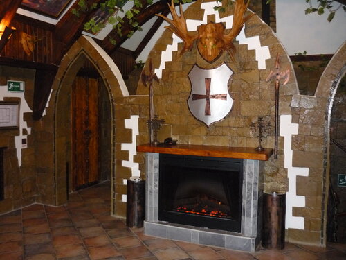 Миссионерлік позициядағы бассейн жанындағы қара адам мен ақ шлюханың порносы