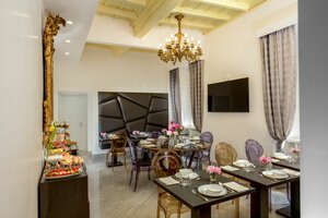 Gcf Luxury Suites, Guest House