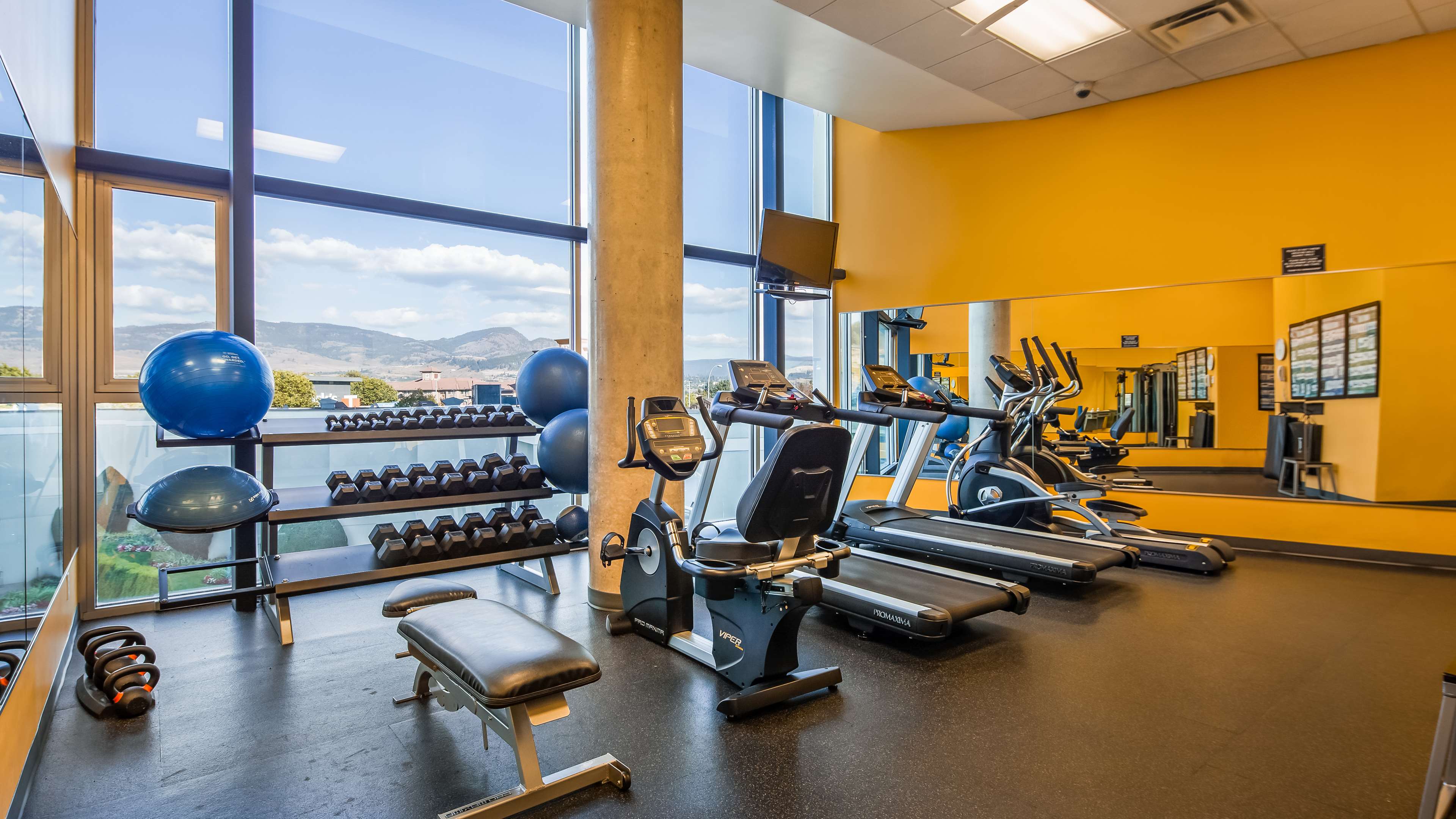 Фото Best Western Plus Kelowna Hotel & Suites