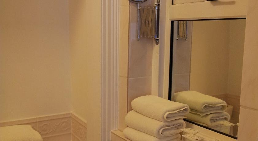 Фото Brook Hotel