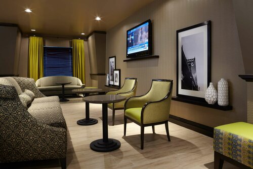 Гостиница Hampton Inn & Suites by Hilton Montreal-Dorval