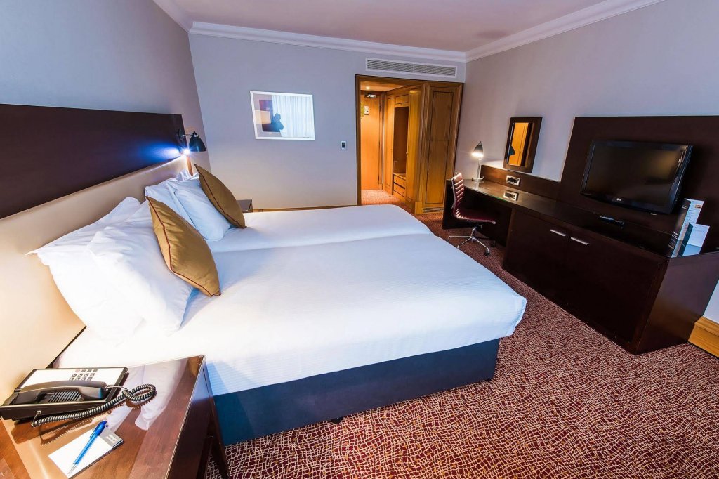 Фото Leonardo Royal Southampton Grand Harbour