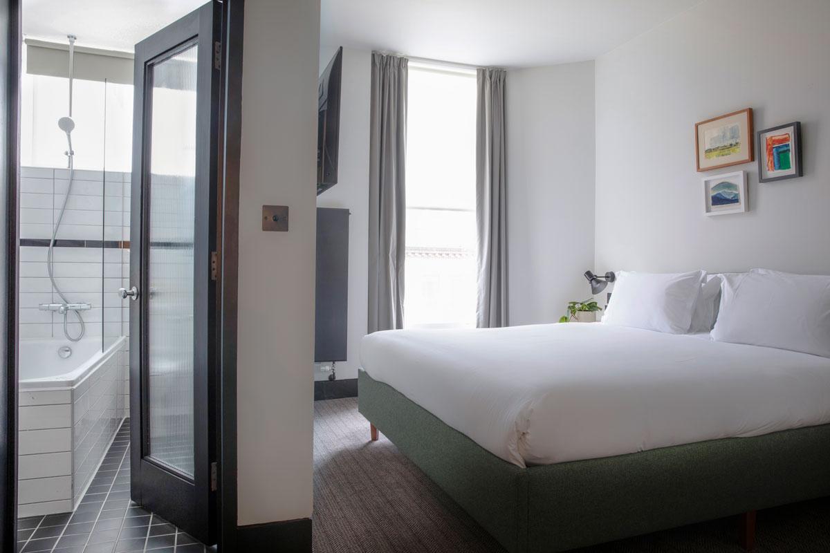 Фото Bedford Corner Hotel