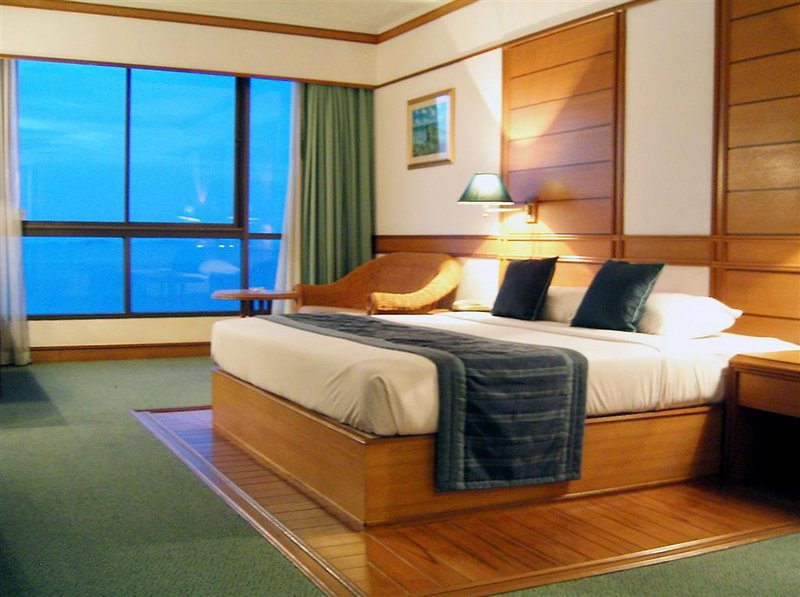 Фото Cholchan Pattaya Beach Resort