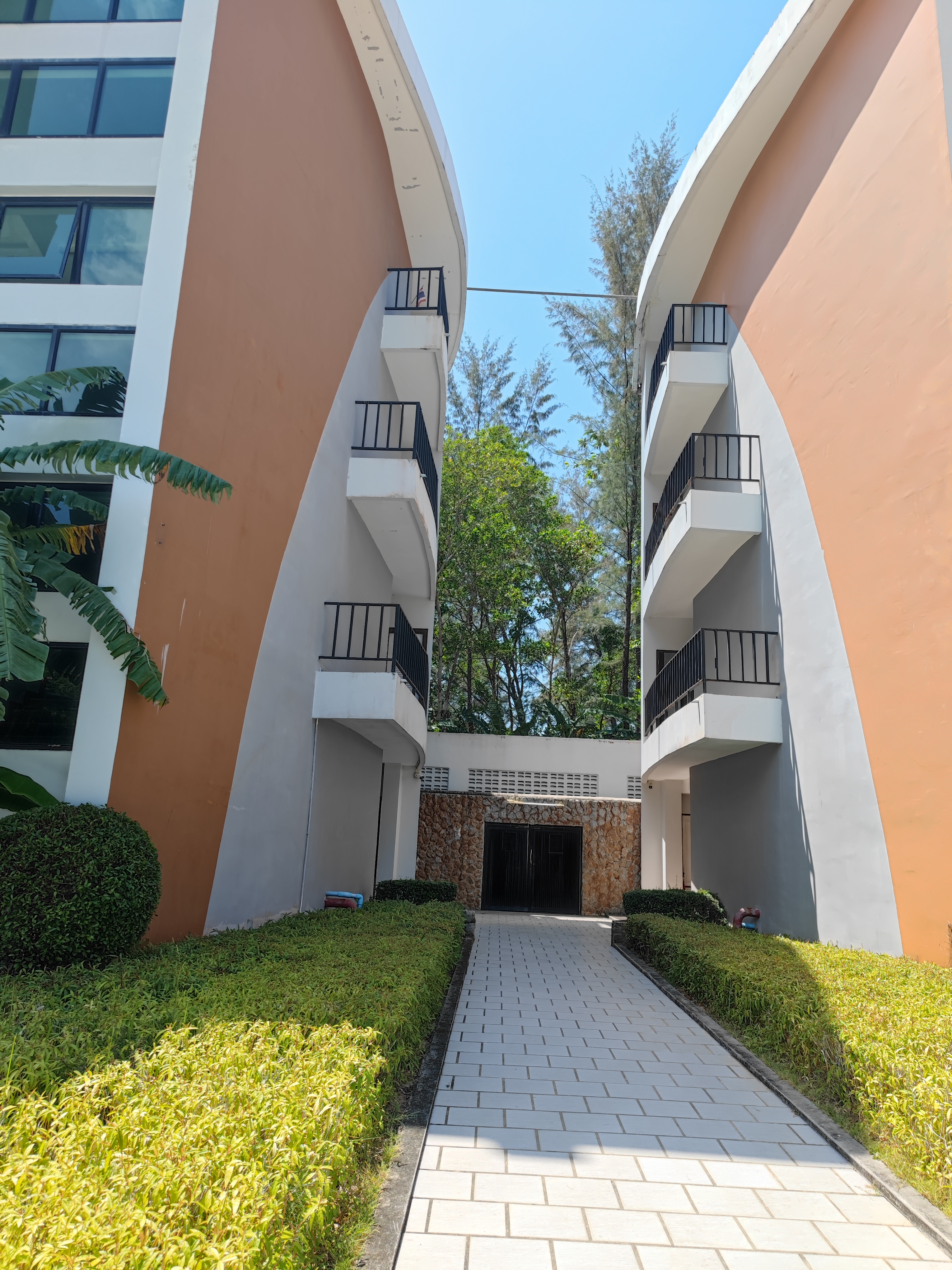 Фото The Nai Thon Condominium