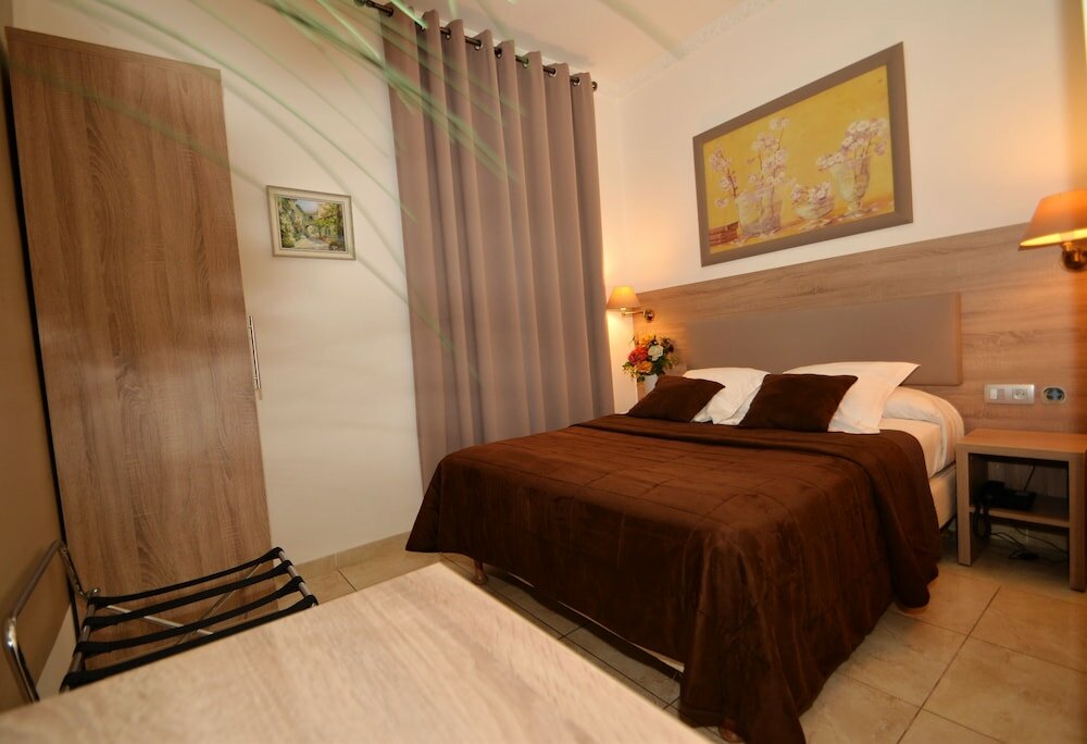 Фото Hotel Parisien