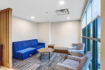 Фото Holiday Inn Express Gulfport Beach, an Ihg Hotel