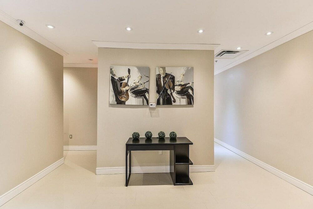 Фото Nu Hotel Toronto