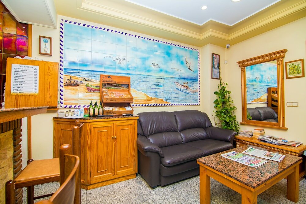 Фото Hostal Los Corchos