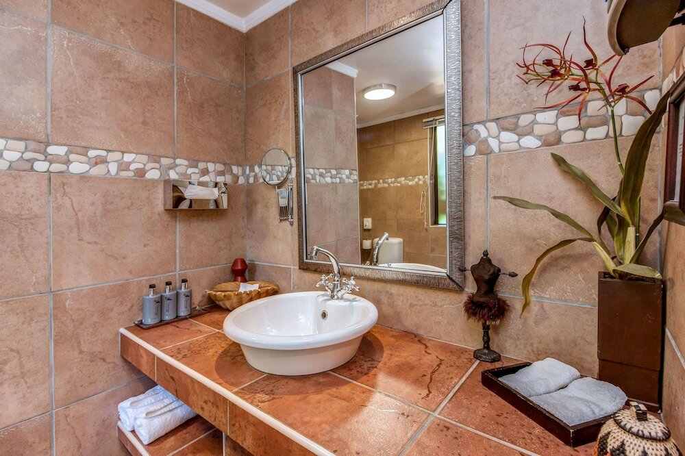 Фото Sitatunga Guest Lodge & Transfers