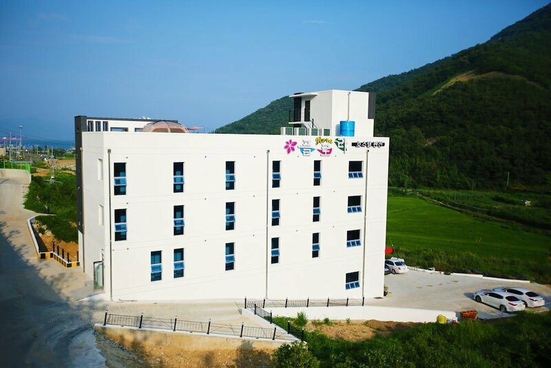 Гостиница Flora Hostel Pension в Йосу