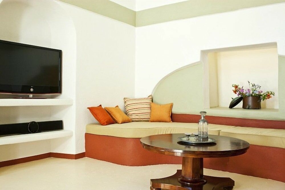 Фото Lava Suites and Lounge