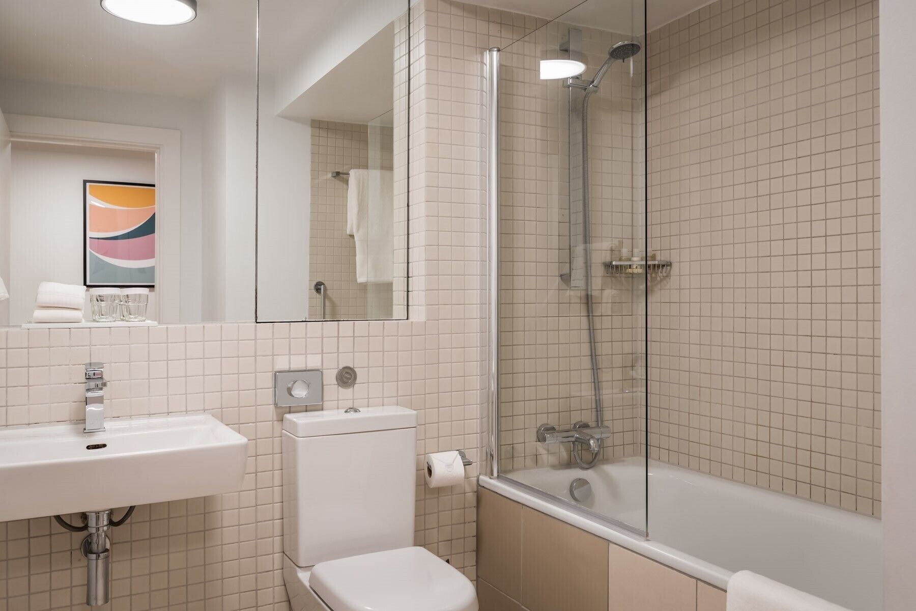 Фото Monarch House Serviced Apartments
