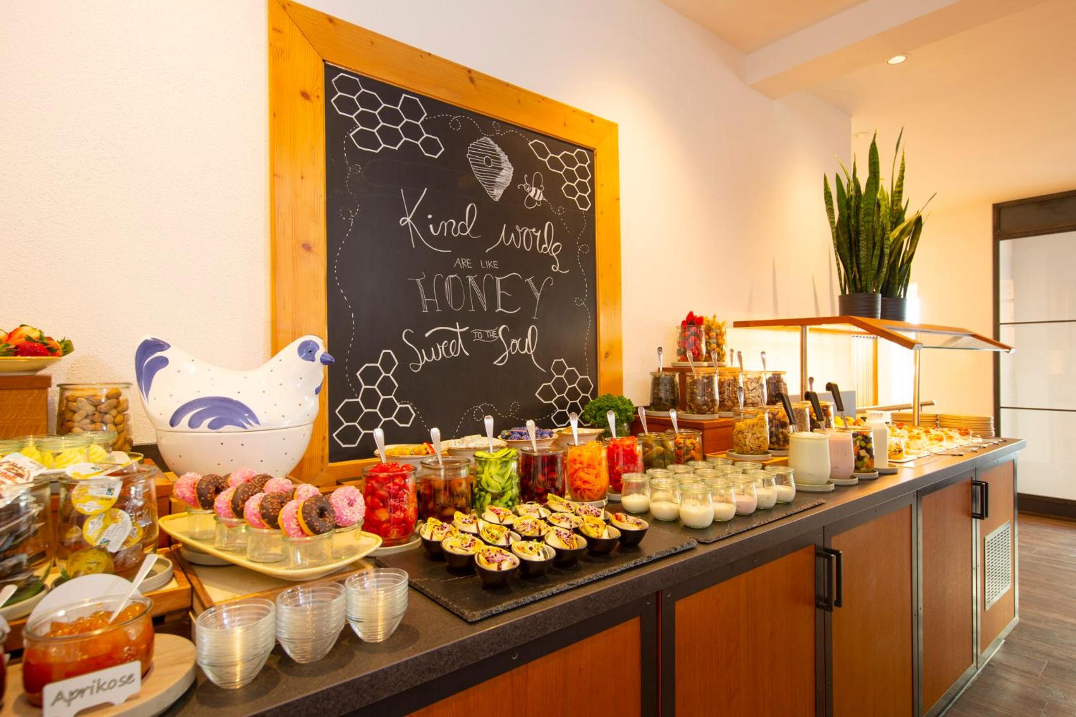 Фото Hotel & Boarding House Schlosserwirt