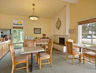 Фото Days Inn by Wyndham Provo