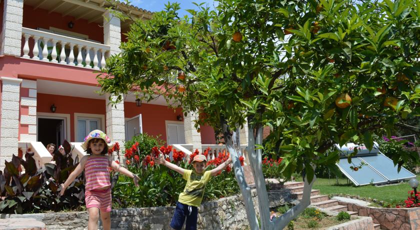 Фото Fouxia Apartments and Studios