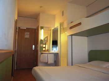 Фото Ibis budget Geneve Petit Lancy