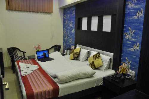 Фото Hotel Guruvas Inn