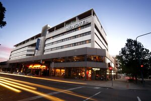 Гостиница Novotel Canberra
