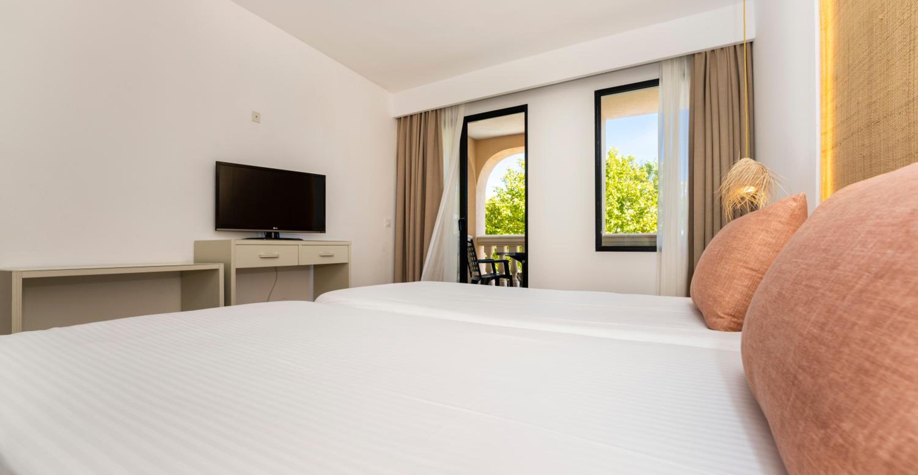 Фото Apartamentos Sinfony