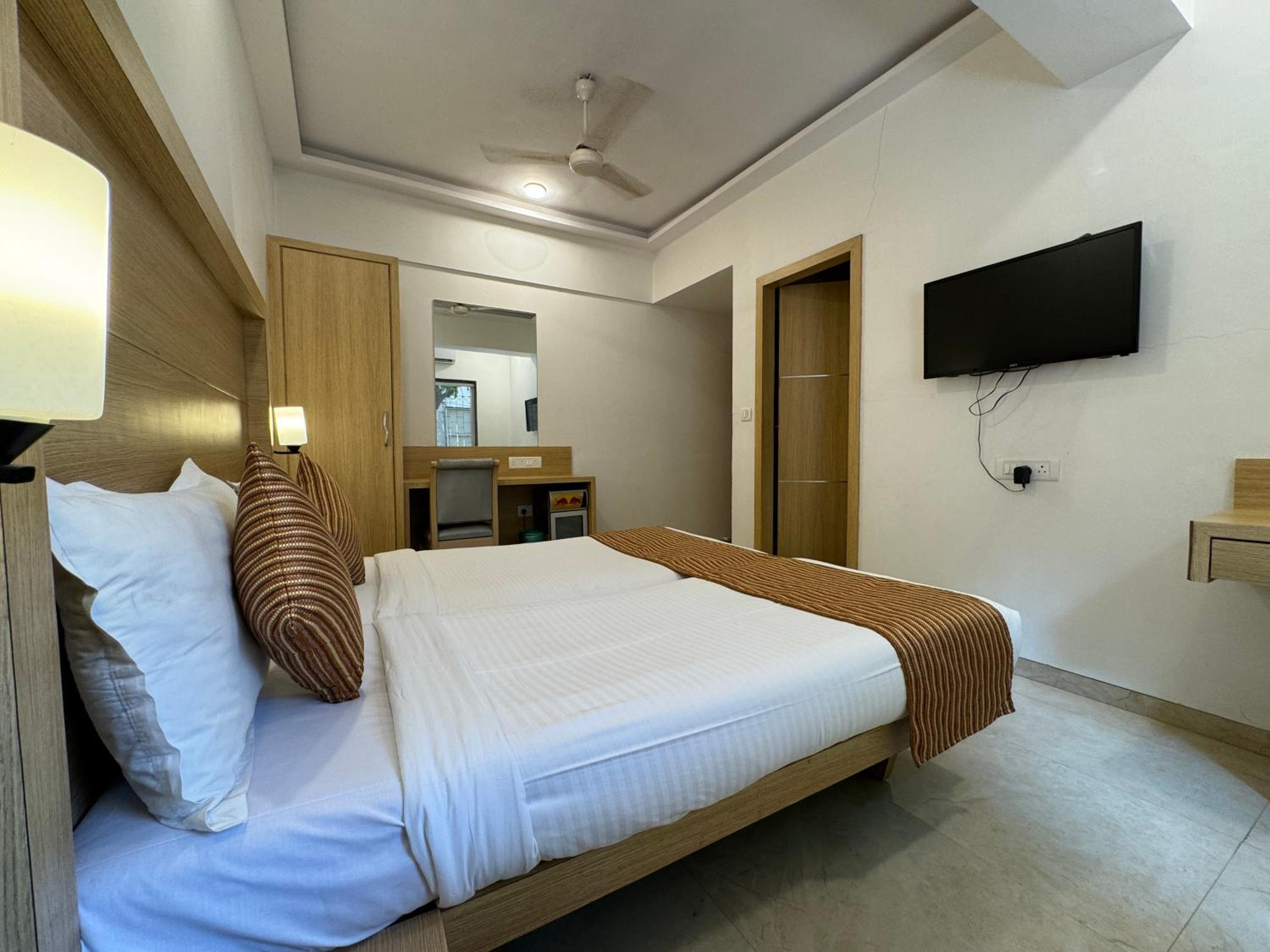 Фото Zuzu Galaxy Annex Hotel