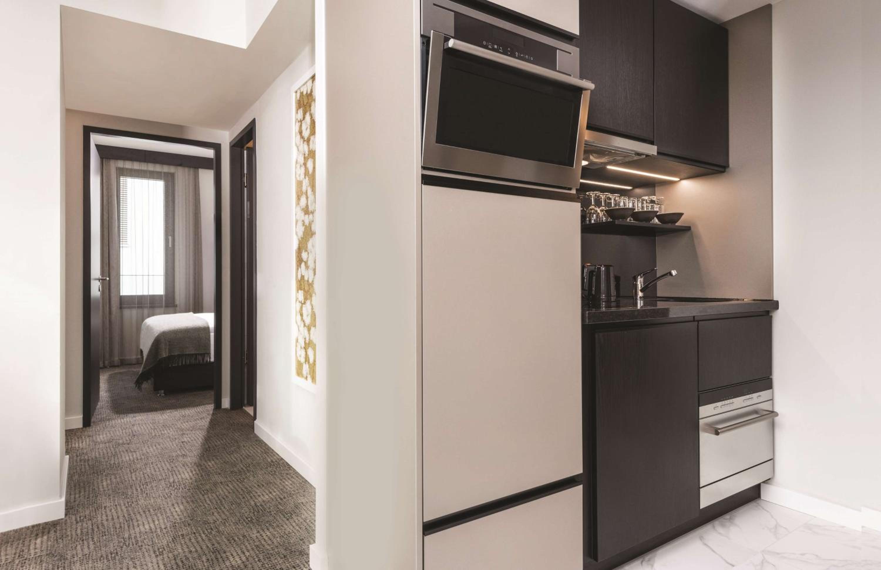 Фото Adina Apartment Hotel Frankfurt Westend