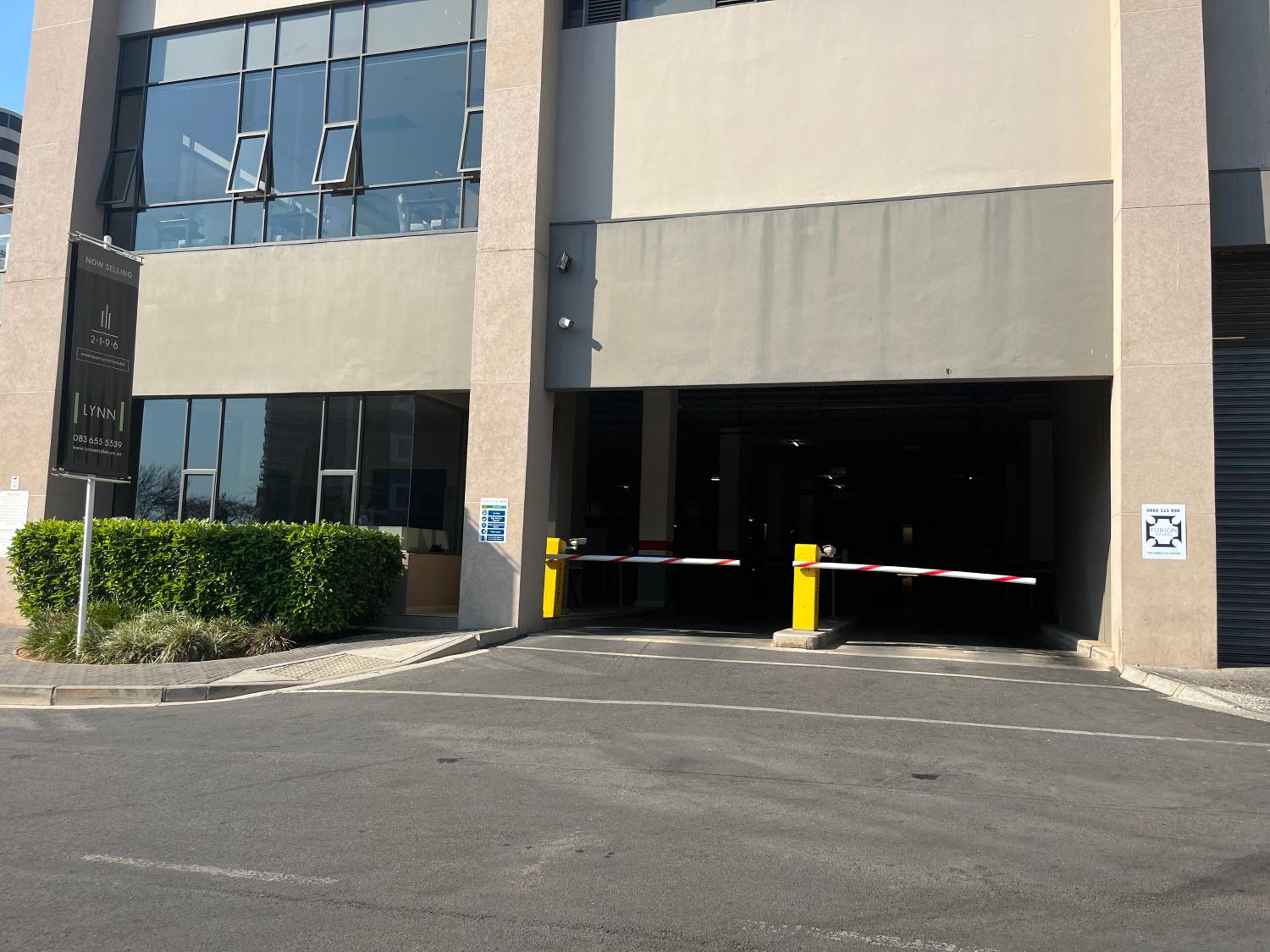 Фото Sandton Skye Unit 702