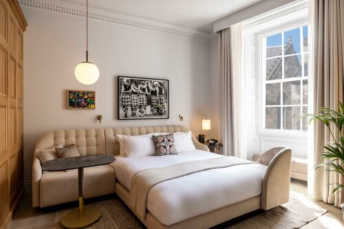 Гостиница Virgin Hotels Edinburgh в Эдинбурге