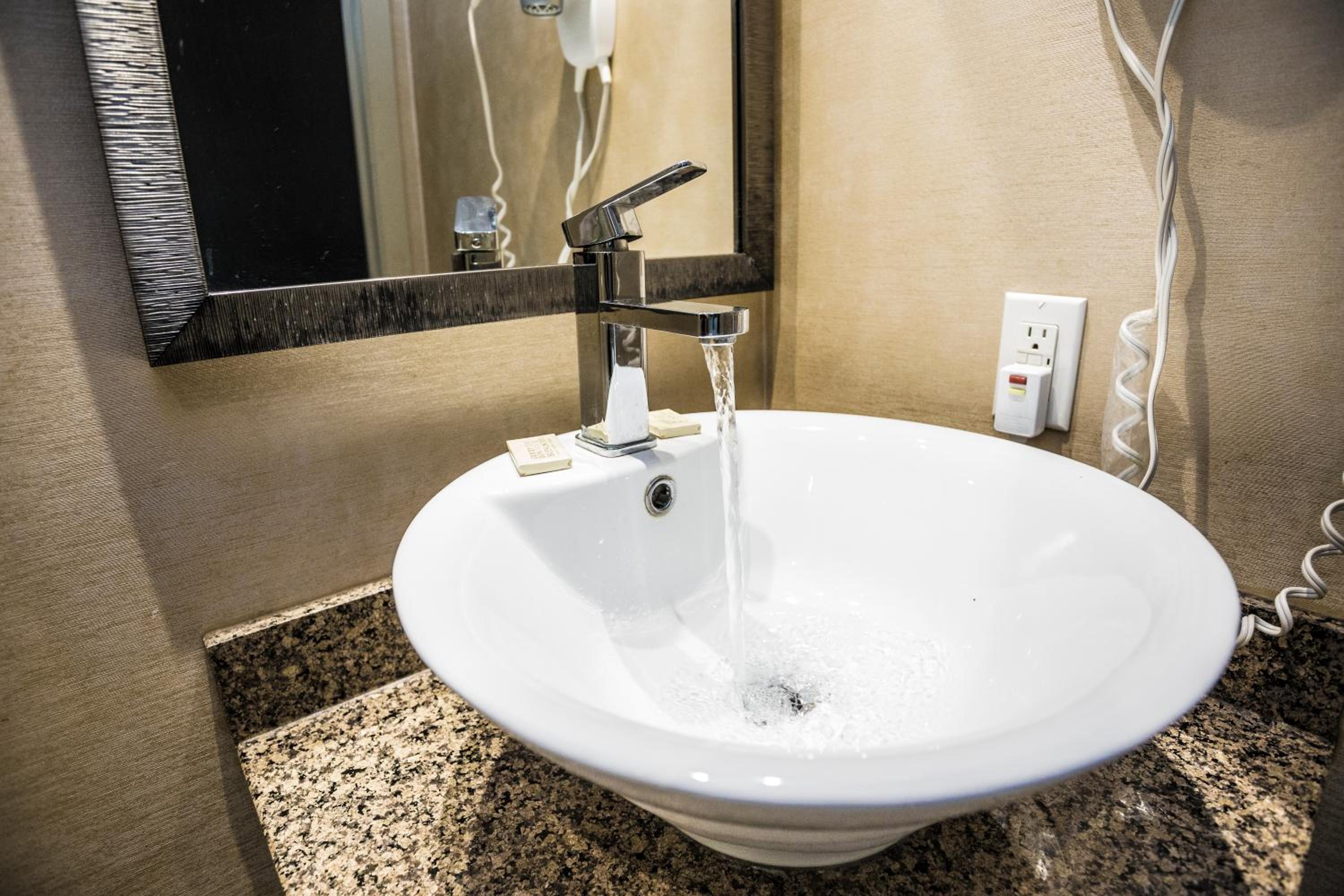 Фото Mississauga Gate Inn