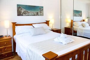 Clifton Sands Holiday Apartments (Queensland, City of Cairns), hotel