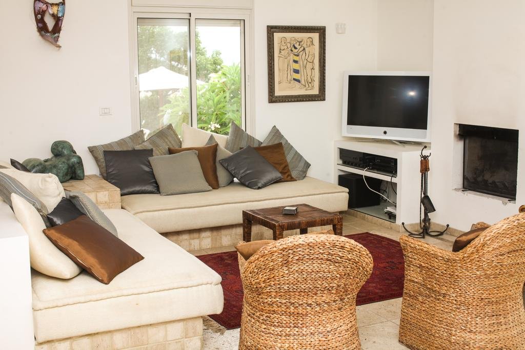 Фото Almagor House