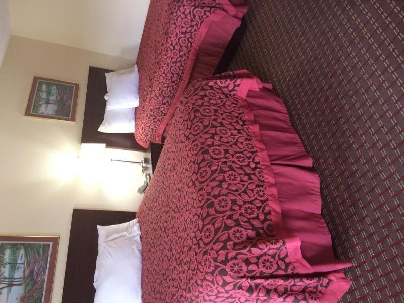 Фото Days Inn by Wyndham Columbia Ne Fort Jackson