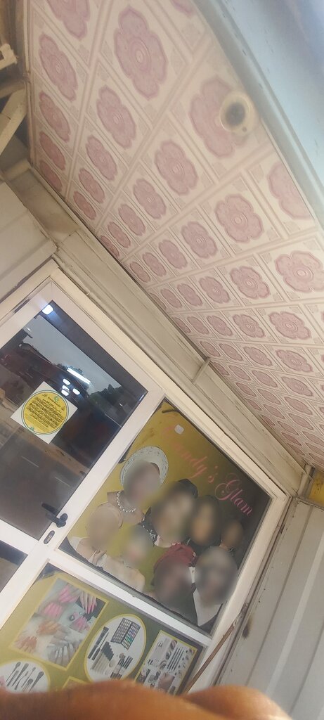 Beauty salon Sandy's Glam, Accra, photo