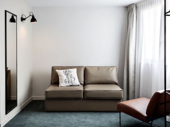 Фото Moxy Paris Bastille France