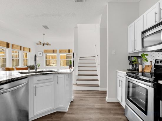 Фото 4br, 3ba T/home W Screened-in Heated Pool 4 Bedroom Townhouse by Redawning