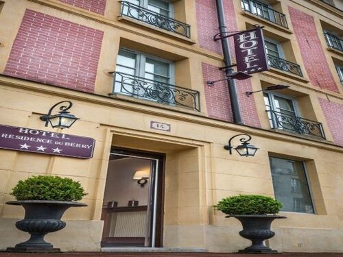 Внешний вид отеля Hôtel la Residence Du Berry в Версале, фото 4