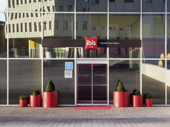 Фото Ibis Barcelona Santa Coloma