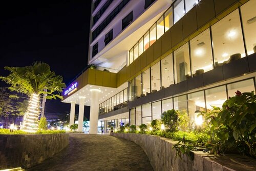 Гостиница Starcity Bayfront Nha Trang Hotel в Нячанге