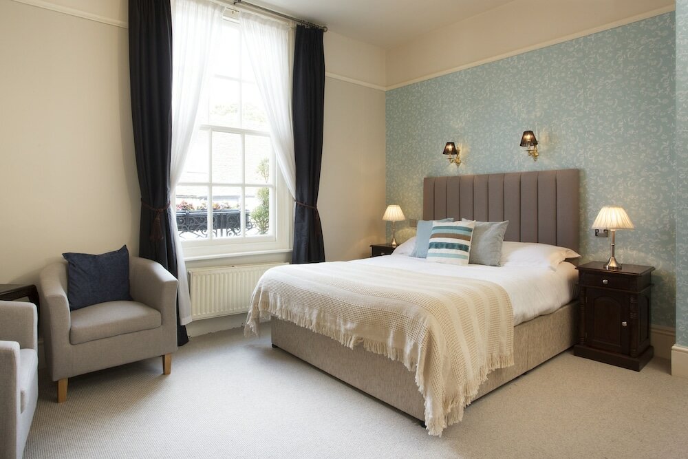 Фото The George Hotel