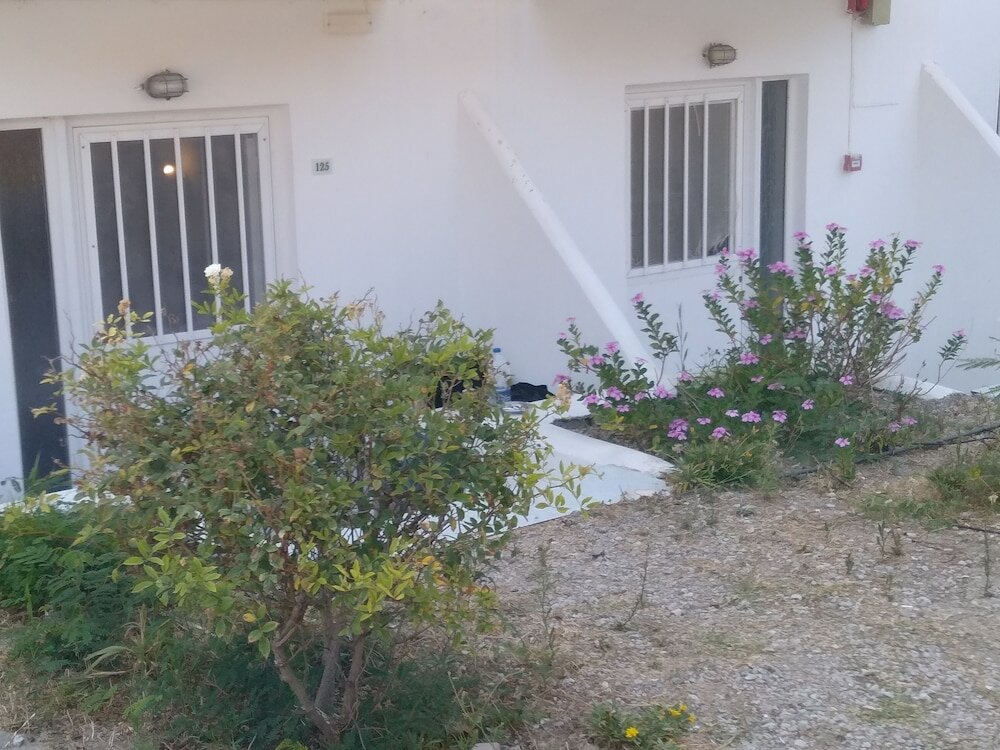 Фото Leonidas Hotel and Studios