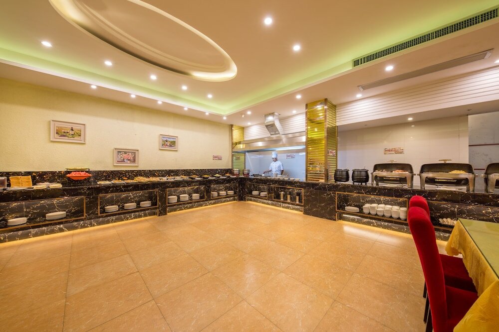 Фото Yiwu Chuzhou Hotel