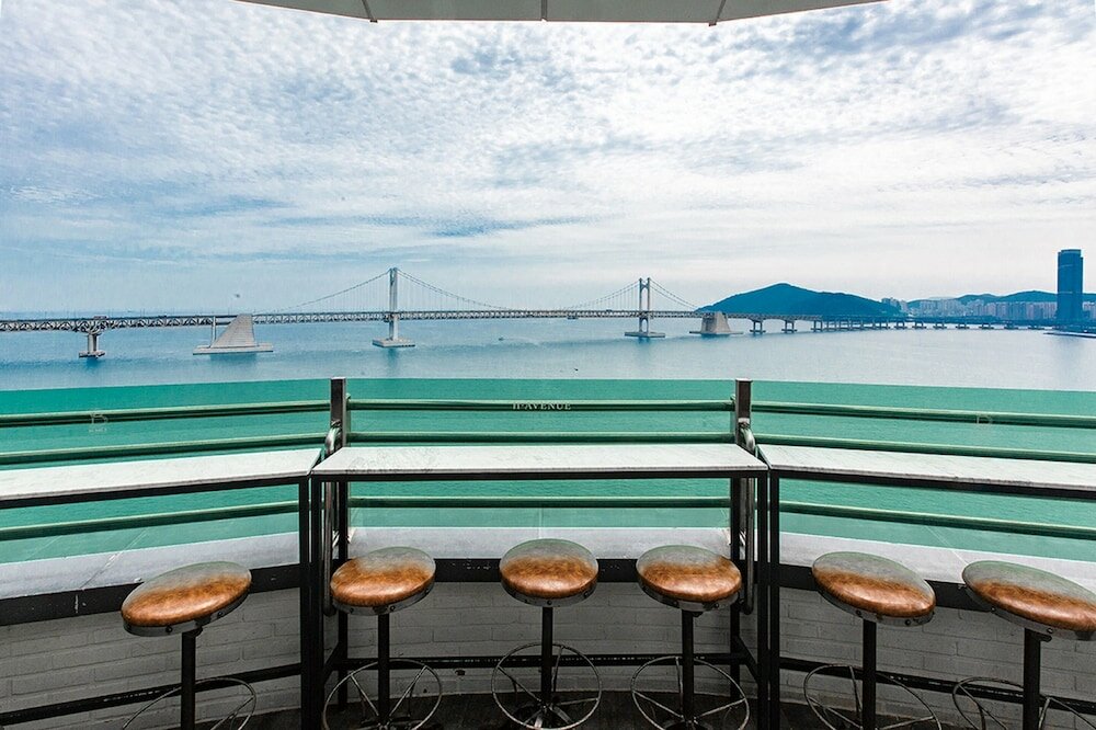 Фото H Avenue Hotel