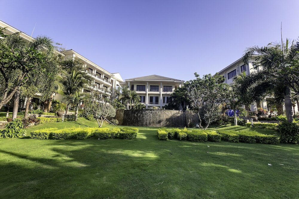 Фото Lotus Muine Beach Resort & SPA