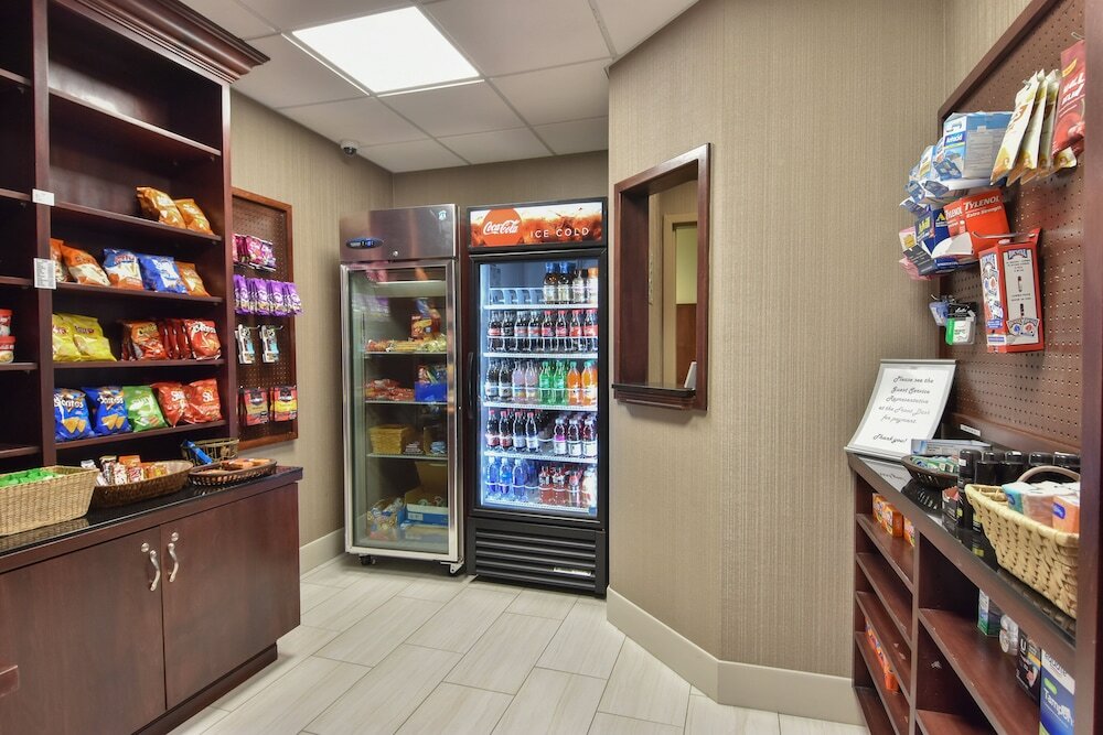 Фото Holiday Inn Express and Suites Springfield Medical District, an Ihg Hotel