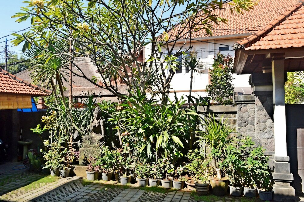 Фото Yulia 2 Homestay Sanur Guesthouse