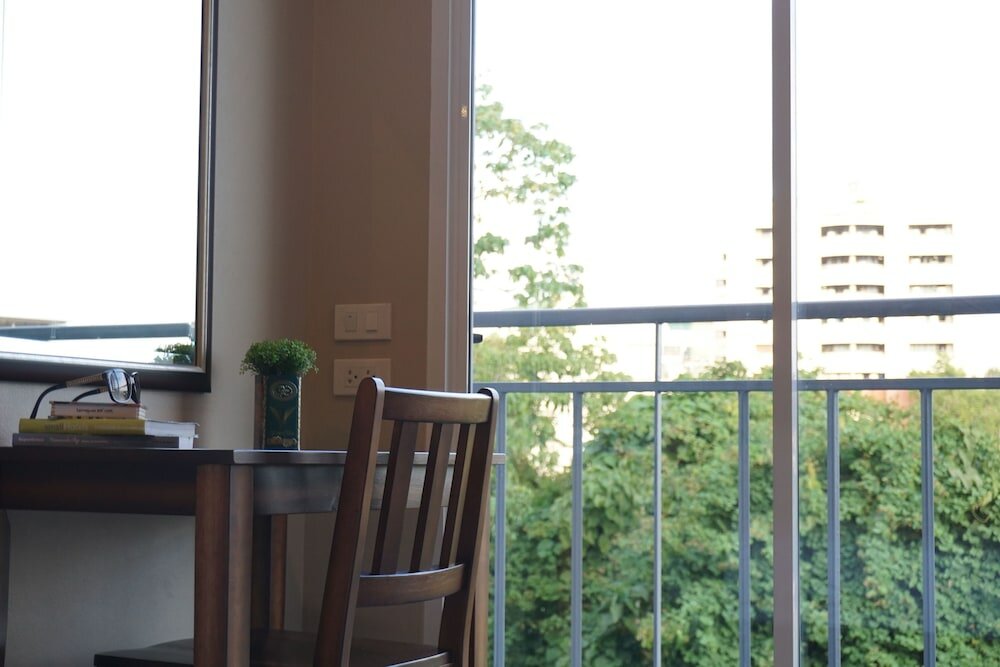 Фото Chompu Nakarin Apartment