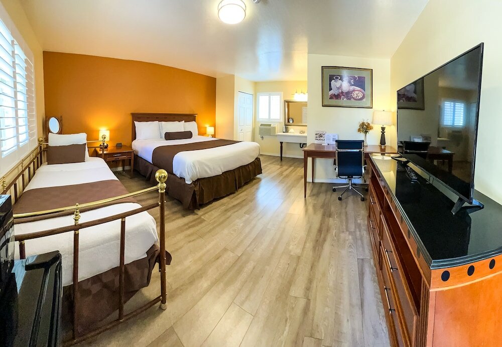 Фото The Old West Inn