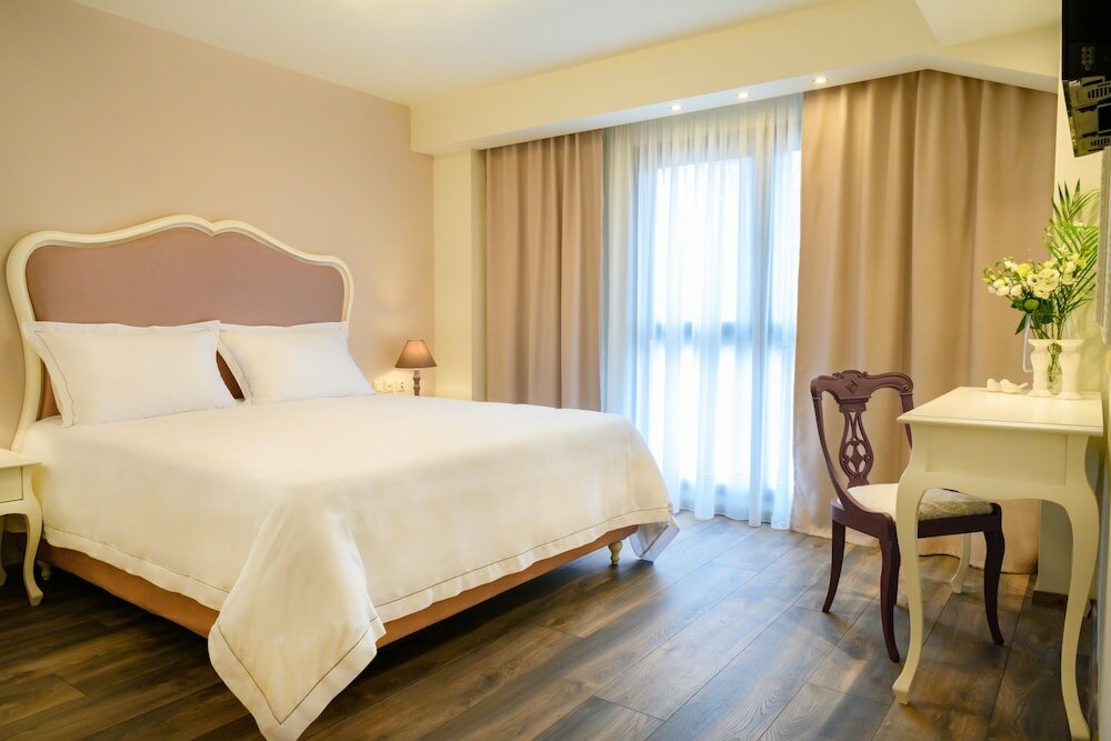 Фото Emerald Suites