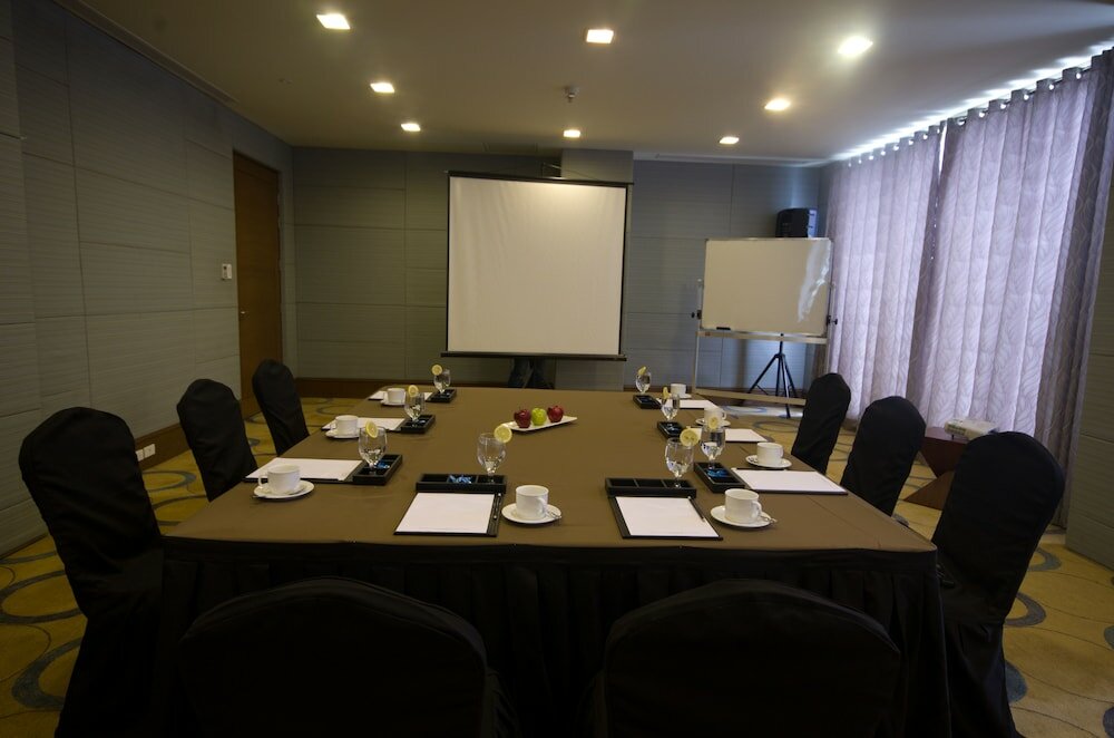 Фото Luxent Hotel